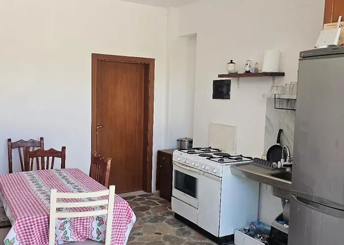 Stone House 엘바산