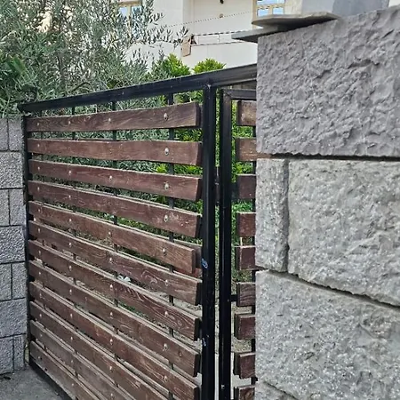 Stone House Hostel Elbasan