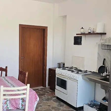 Stone House إلباسان